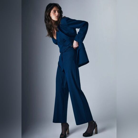 Bardot Navy Pinstripe Dress Pants size 8 - Picture 3 of 9